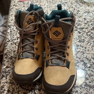 Columbia Tan and Dark Green Outdoor Boots